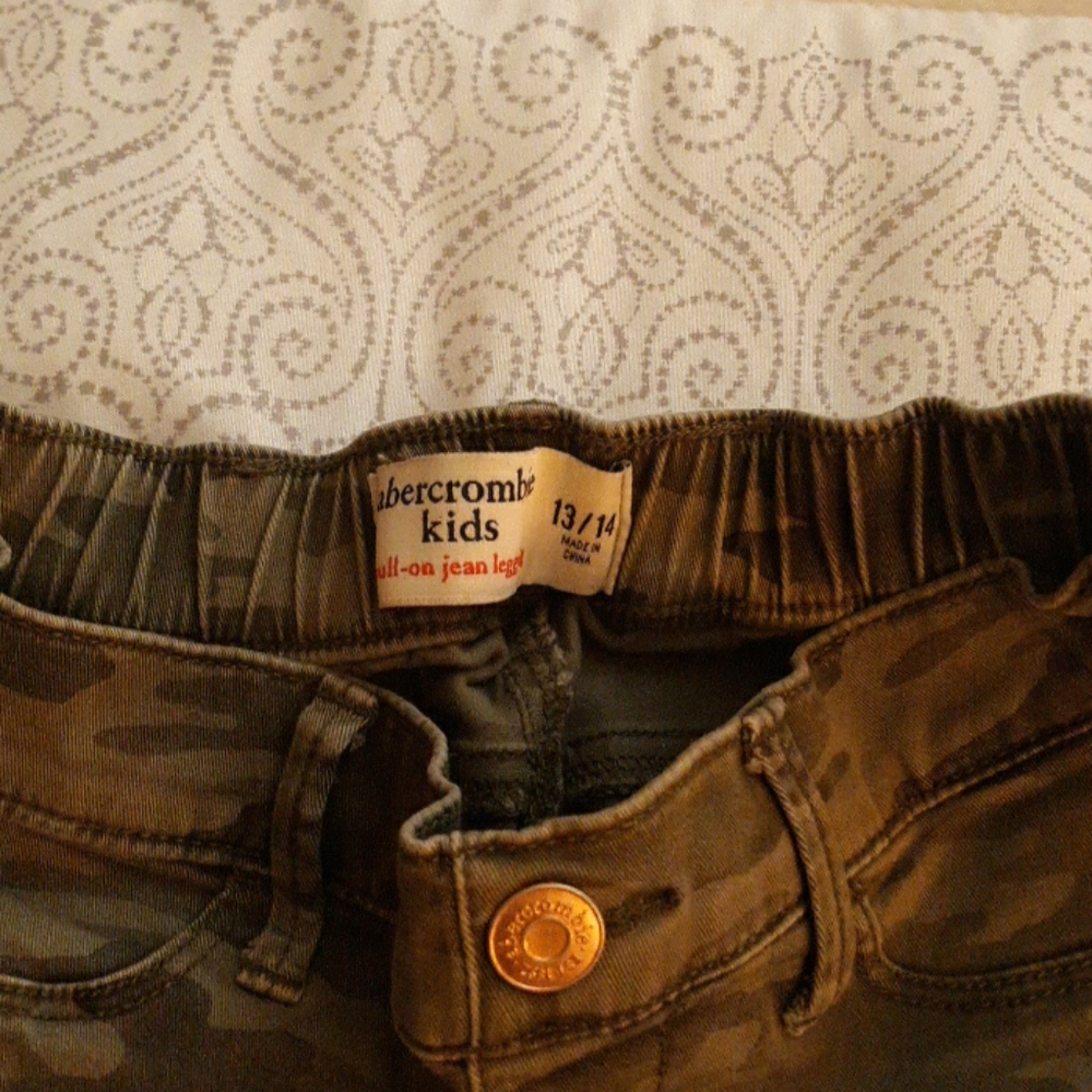 Abercrombie kids camo jean leggings